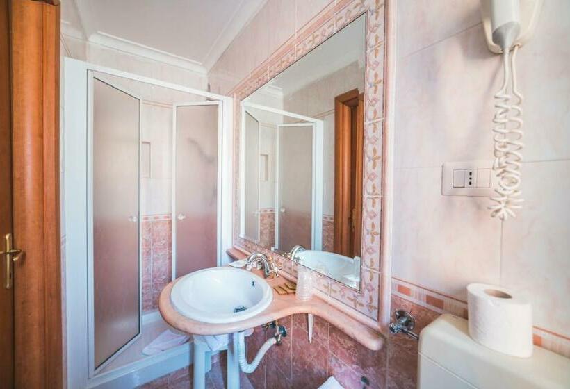 חדר סטנדרט לארבעה, Gh Hotel San Giusto