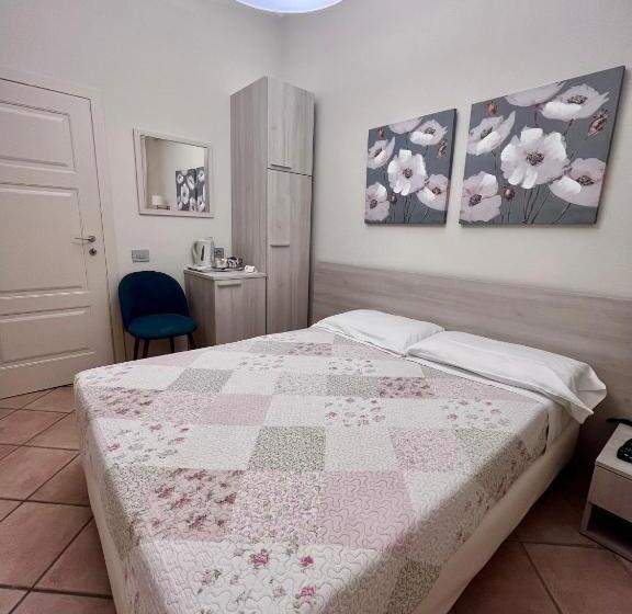 基本间, Albergo Africa