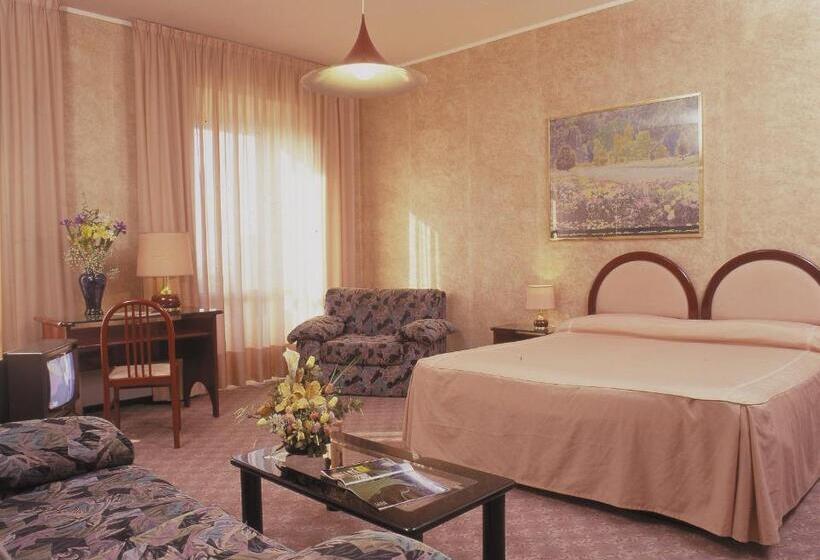 اتاق استاندارد چهار تخته, Balletti Palace