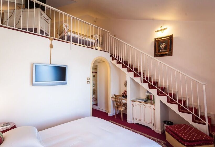 Номер Deluxe Вид на Озеро, Villa E Palazzo Aminta
