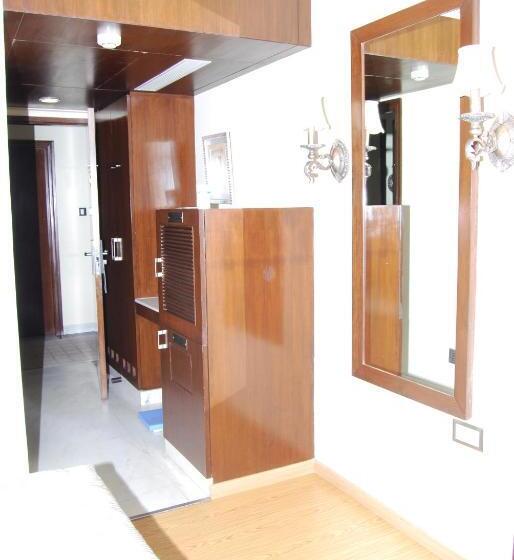 Quarto Estandar, The Ashhok Hassan