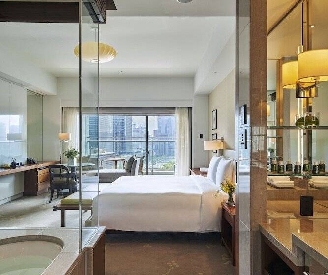 Номер Клуб, Palace Hotel Tokyo