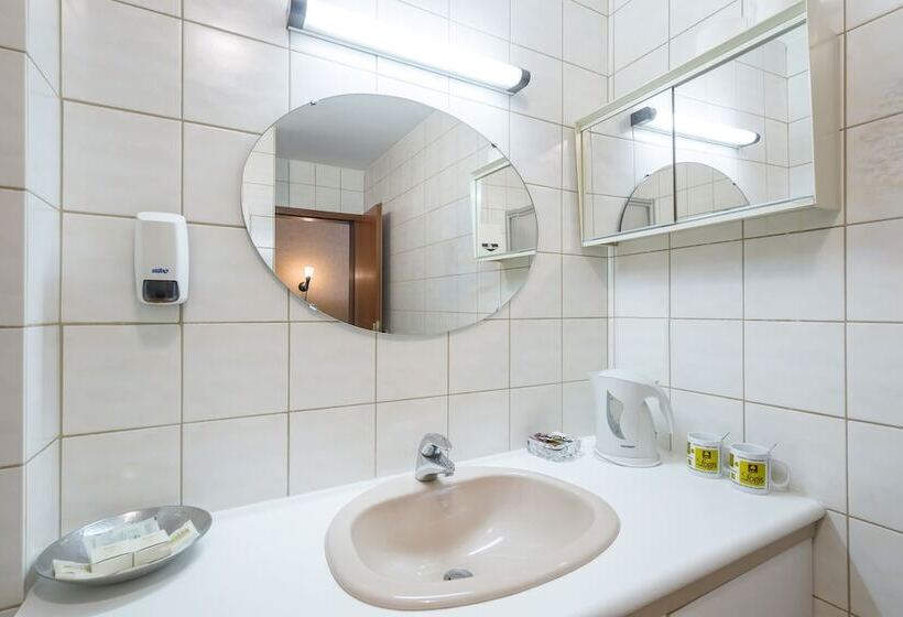 اتاق استاندارد سه نفره, Hostellerie Val Fleuri