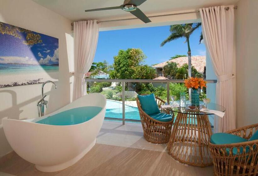 اتاق لوکس با بالکن و چشم‌انداز دریا, Sandals Montego Bay   All Inclusive Couples Only