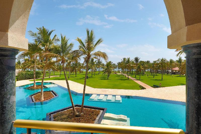 Номер Deluxe Вид на Бассейн, Al Bustan Palace, A Ritzcarlton