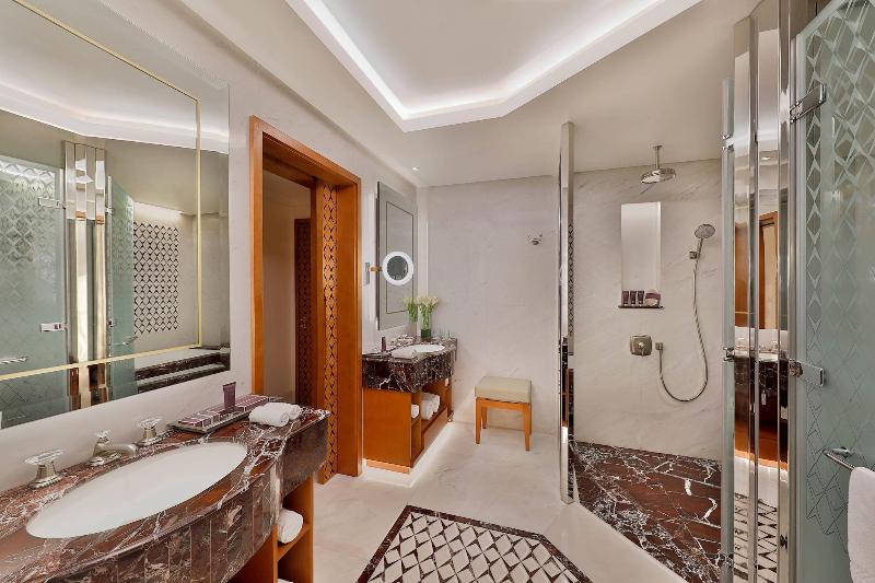 Люкс Executive Кровать Кинг, Al Bustan Palace, A Ritzcarlton