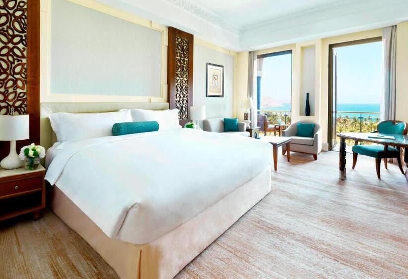 Номер Deluxe Кровать Кинг, Al Bustan Palace, A Ritzcarlton