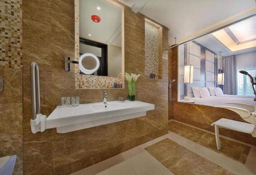 Номер Deluxe Вид на Бассейн, Al Bustan Palace, A Ritzcarlton
