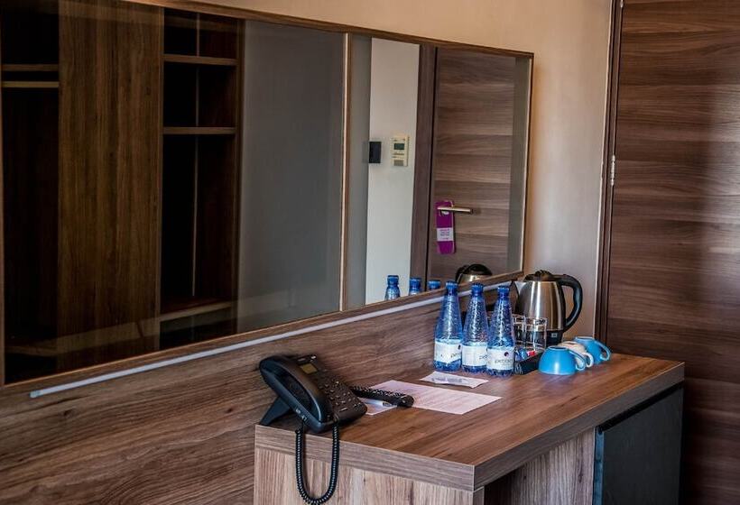 اتاق سوپریور سه تخته, Pebbles Resort
