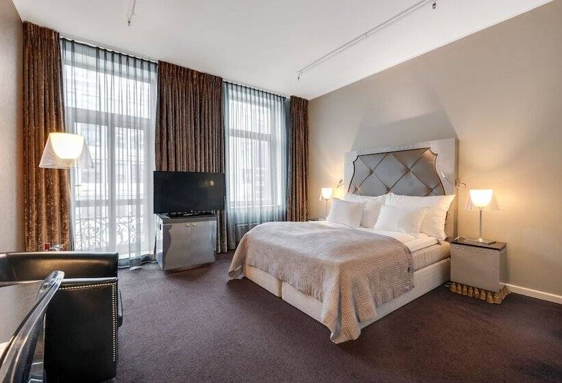 家庭间, Clarion Hotel Ernst