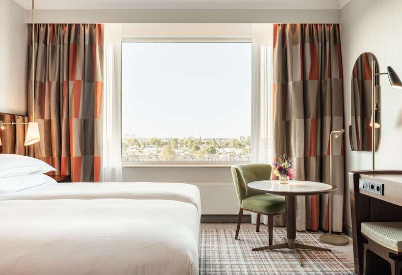 Номер Deluxe с Видом, Hilton Amsterdam