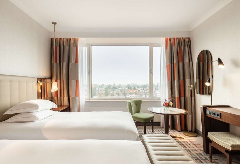 Номер Superior, Hilton Amsterdam