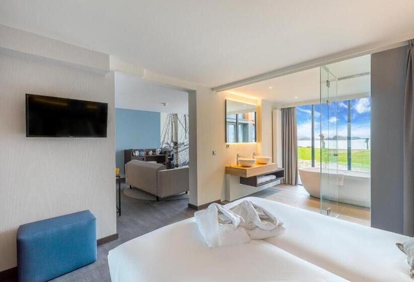 Suite with lake view, Postillion Amersfoort Veluwemeer