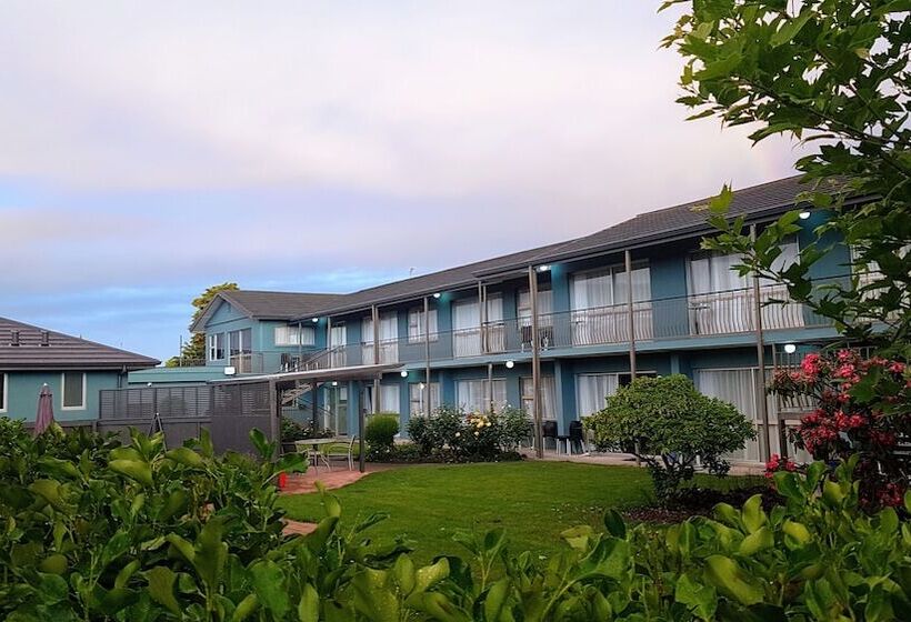 شقة غرفة واحدة, Taylors Motel