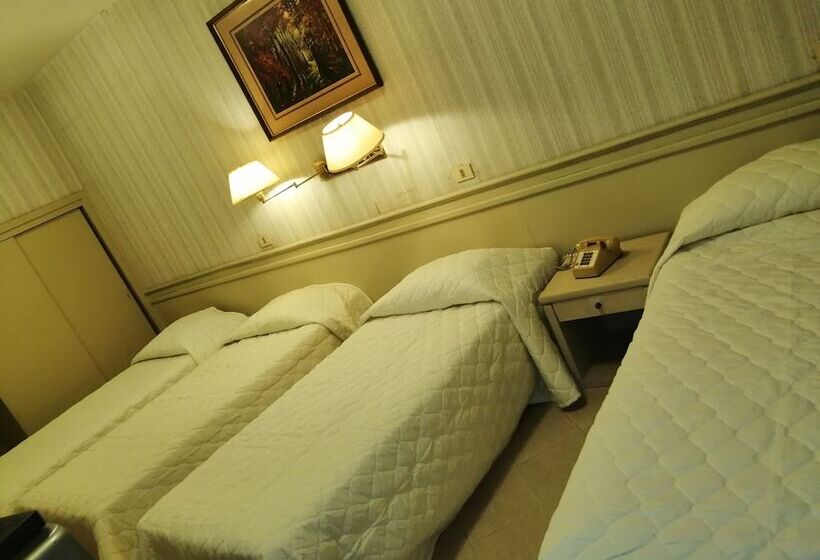 اتاق استاندارد چهار تخته, Gran Hotel Armele