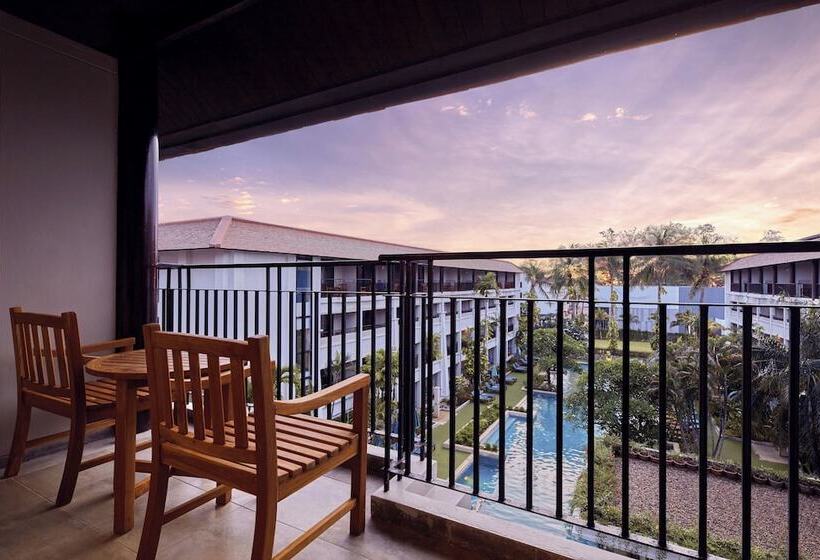 발코니가 있는 프리미엄 룸, Doubletree By Hilton Phuket Banthai Resort