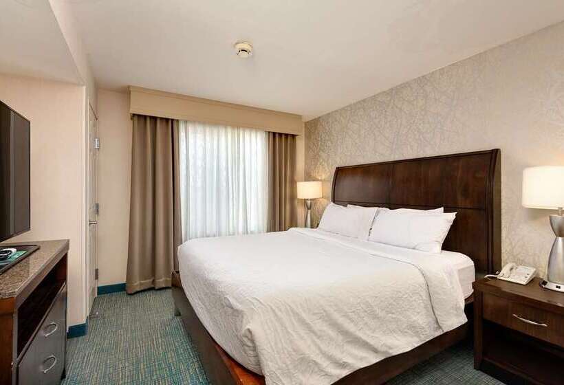 스탠다드 룸 킹사이즈 침대, Doubletree By Hilton Phuket Banthai Resort