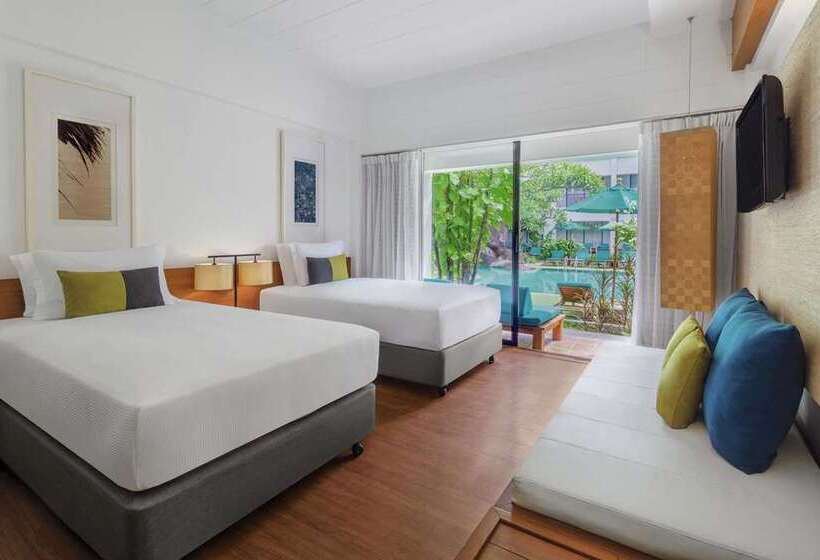 풀장 전망 디럭스 룸, Doubletree By Hilton Phuket Banthai Resort