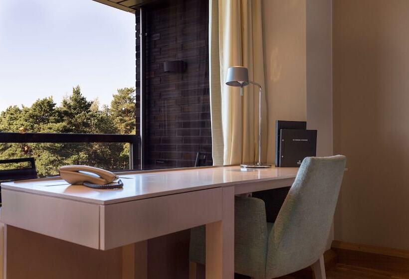 Номер Стандарт Двуспальная Кровать, Hilton Helsinki Kalastajatorppa