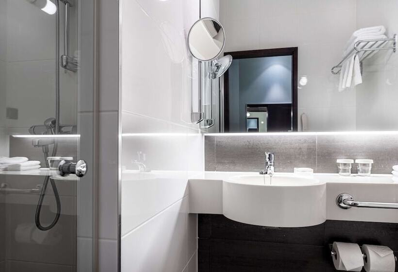 Номер Стандарт, Hilton Helsinki Kalastajatorppa