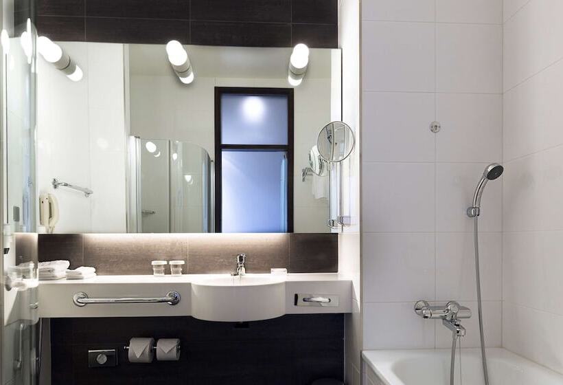 Семейный Номер, Hilton Helsinki Kalastajatorppa
