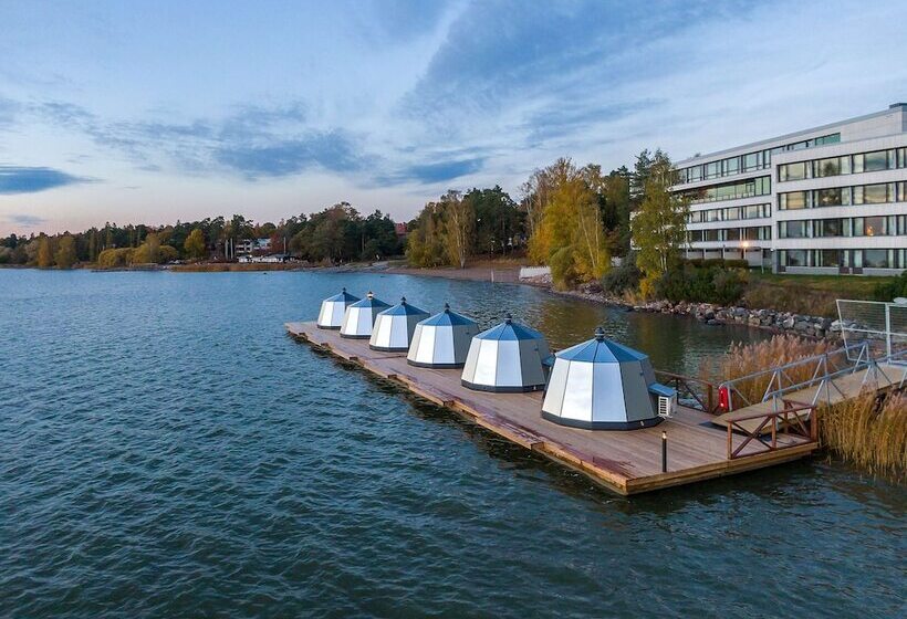 Номер Deluxe, Hilton Helsinki Kalastajatorppa