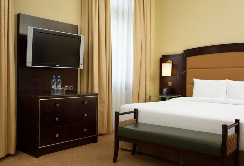 Camera Deluxe Letto King, Hilton Moscow Leningradskaya
