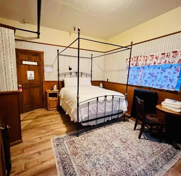 Номер Стандарт с Кухней, Alaskan Hotel And Bar