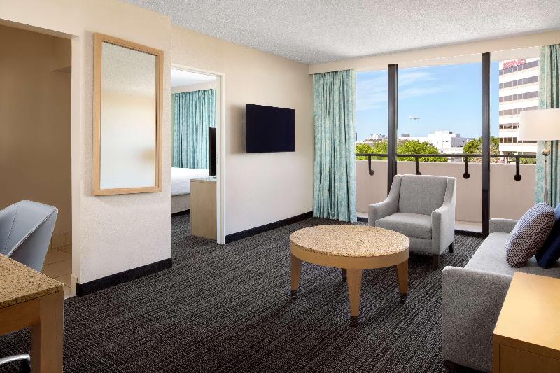스위트 킹사이즈 침대, Embassy Suites By Hilton Tampa Airport Westshore