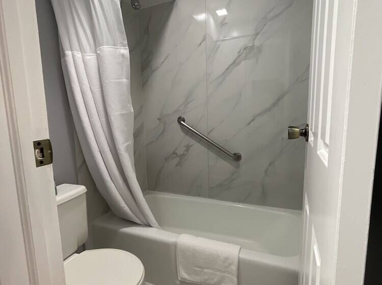 Номер Стандарт, First Heritage Inn Rantoul