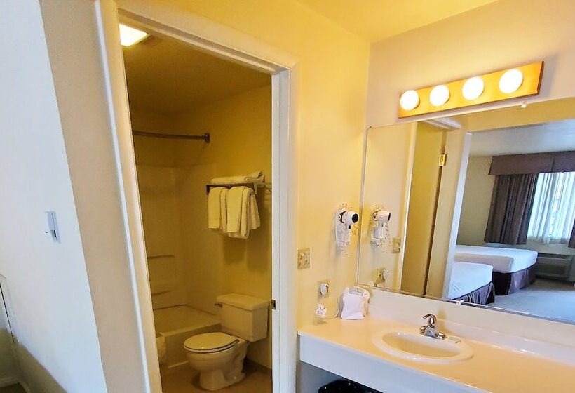 Номер Стандарт 2 Двуспальные Кровати, Magnuson Hotel Ely