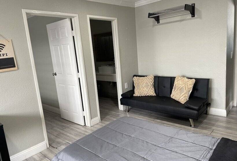 Студия Стандарт, Cabana Inn & Suites