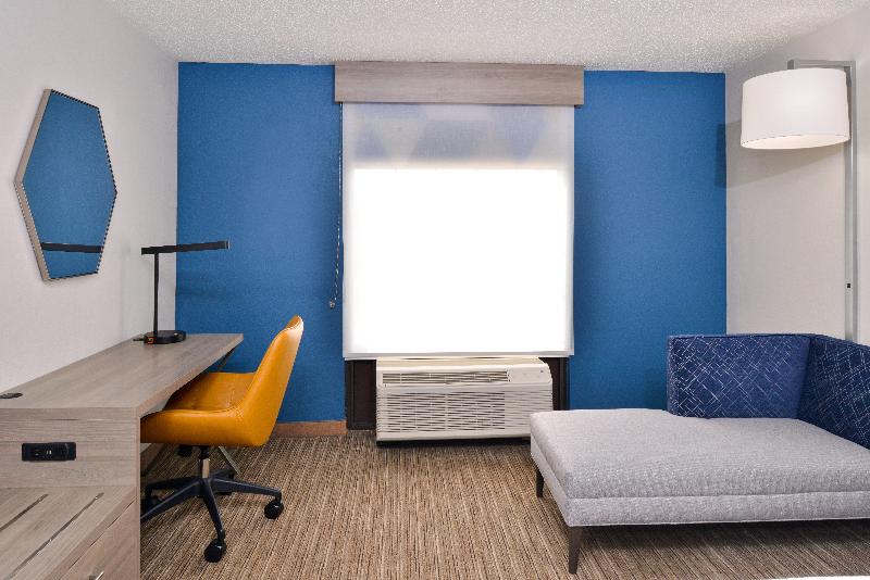 带大床的标准间, Holiday Inn Express Winston Salem Medical Ctr Area