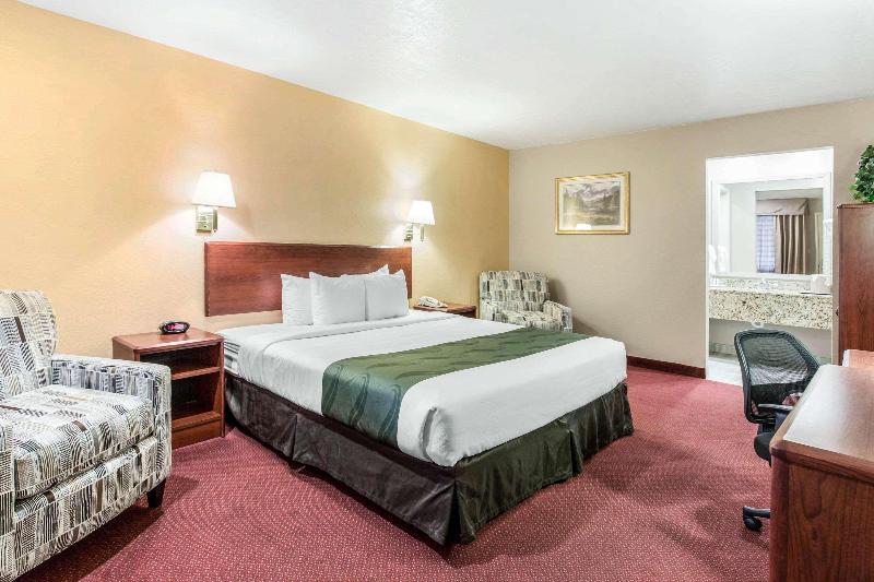 اتاق استاندارد با تخت بزرگ برای معلولان, Quality Inn Cedar City   University Area