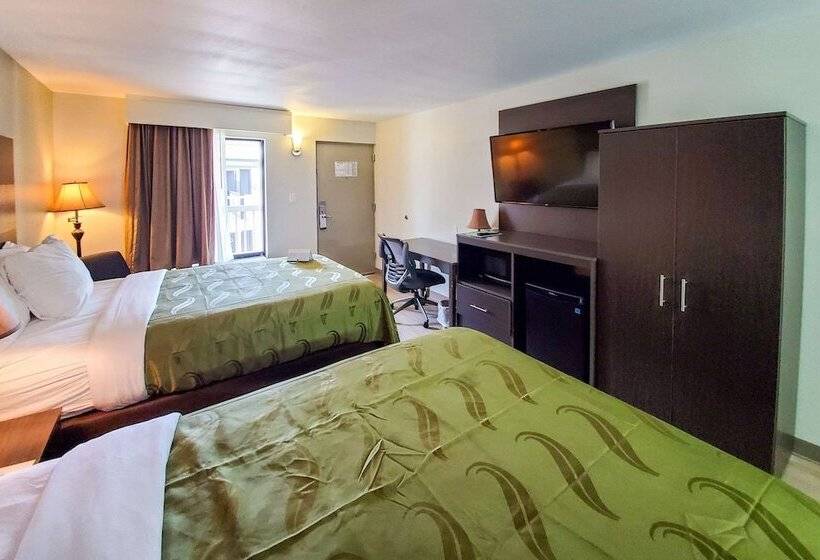 带2个双人床的标准工作室, Quality Inn & Conference Center Panama City