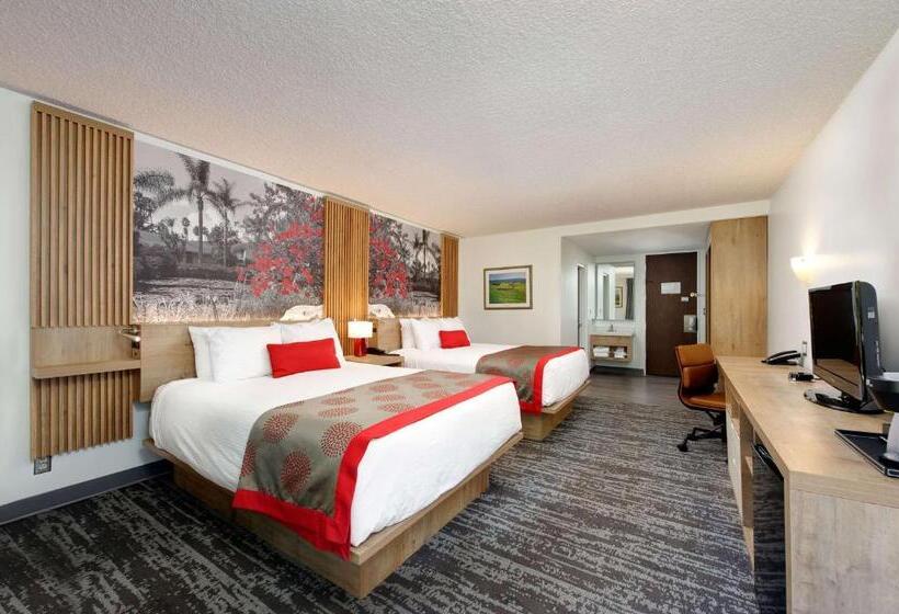 Номер Deluxe Вид на Сад, Ramada By Wyndham Santa Barbara