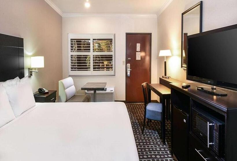 Стандартный Номер Кровать Кинг, Travelodge By Wyndham Commerce Los Angeles Area