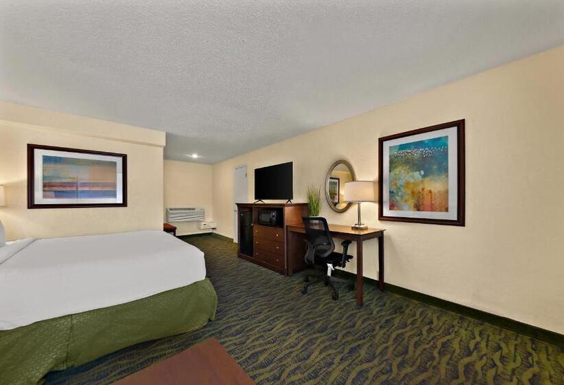חדר סטנדרט עם מיטת קינג, Paddletail Waterfront Lodge, Trademark Collection By Wyndham