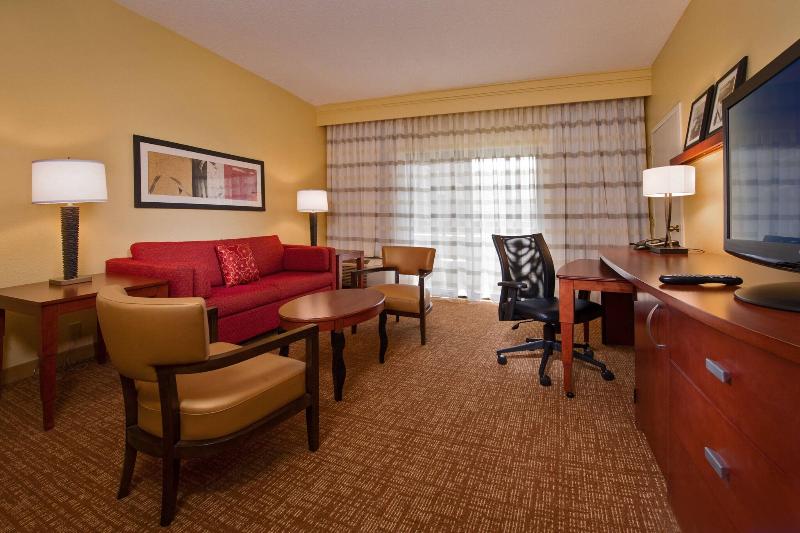 스위트, Courtyard By Marriott Richmond West