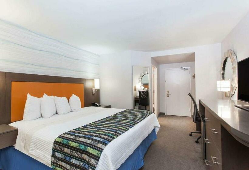 디럭스 스위트 킹 침대, Days Inn By Wyndham Lanham Washington Dc