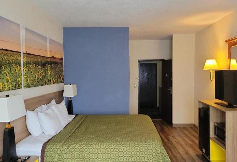 Люкс Кровать Кинг, Days Inn By Wyndham Topeka
