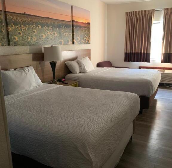 Номер Стандарт, Days Inn By Wyndham Topeka