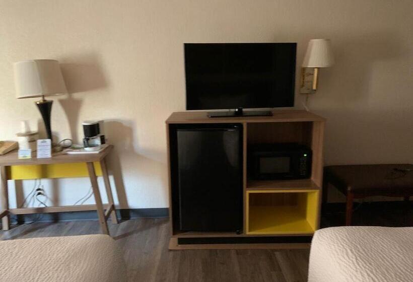 Номер Стандарт Кровать Кинг Адаптированный для Инвалидов, Days Inn By Wyndham Topeka