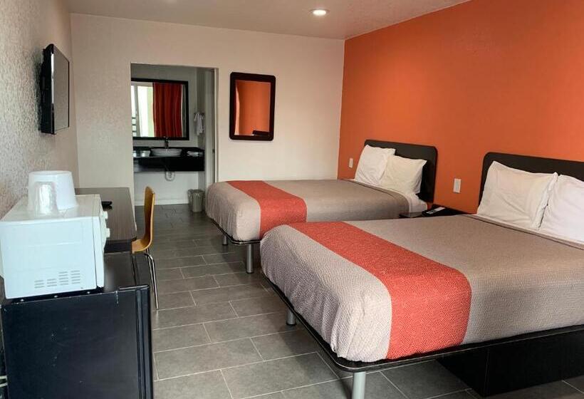 חדר דלוקס לארבעה, Motel 6 Englewood