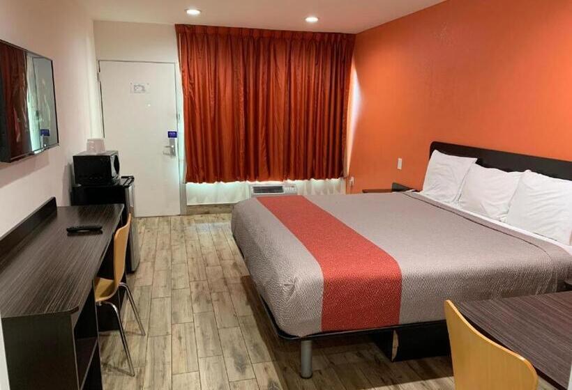חדר דחוקס עם מיטת קינג, Motel 6 Englewood