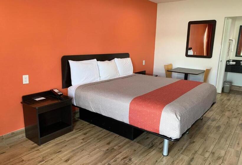 חדר דחוקס עם מיטת קינג, Motel 6 Englewood