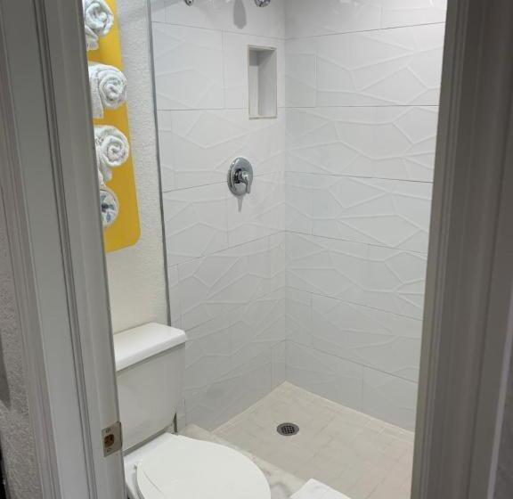 חדר דחוקס עם מיטת קינג, Motel 6 Englewood