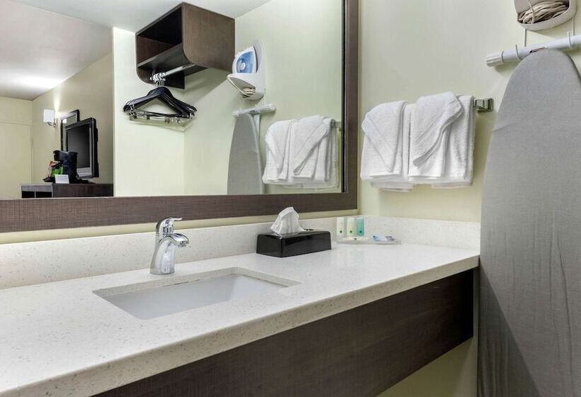 חדר סטנדרט שתי מיטות זוגיות, Quality Inn University North I75
