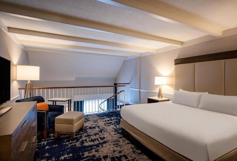 Люкс, Crowne Plaza Albany  The Desmond