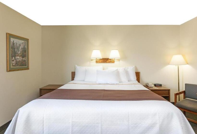 Люкс Deluxe Кровать Кинг, Days Inn By Wyndham Missoula Airport